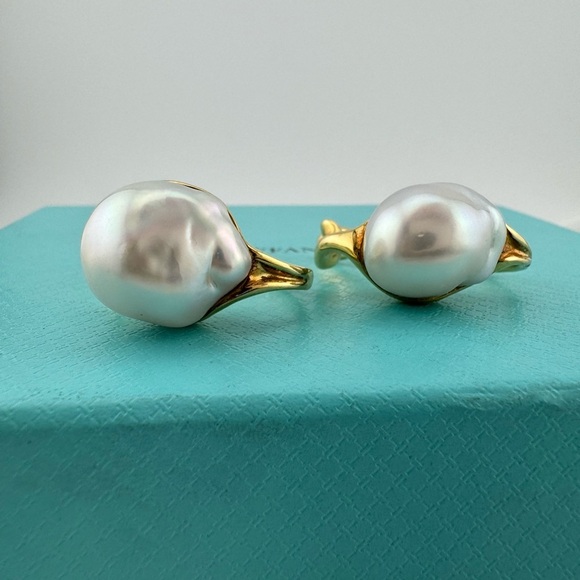 Vintage Tiffany & Co. Elsa Peretti Baroque Pearl Cuff 18k Yellow Gold Earrings - Picture 7 of 10